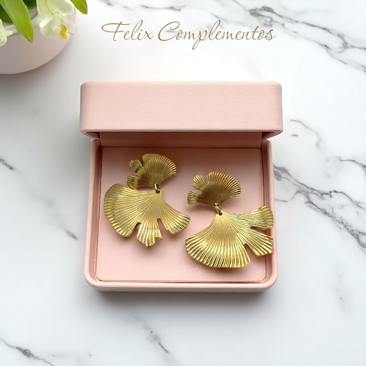Pendientes estilo ojas planas