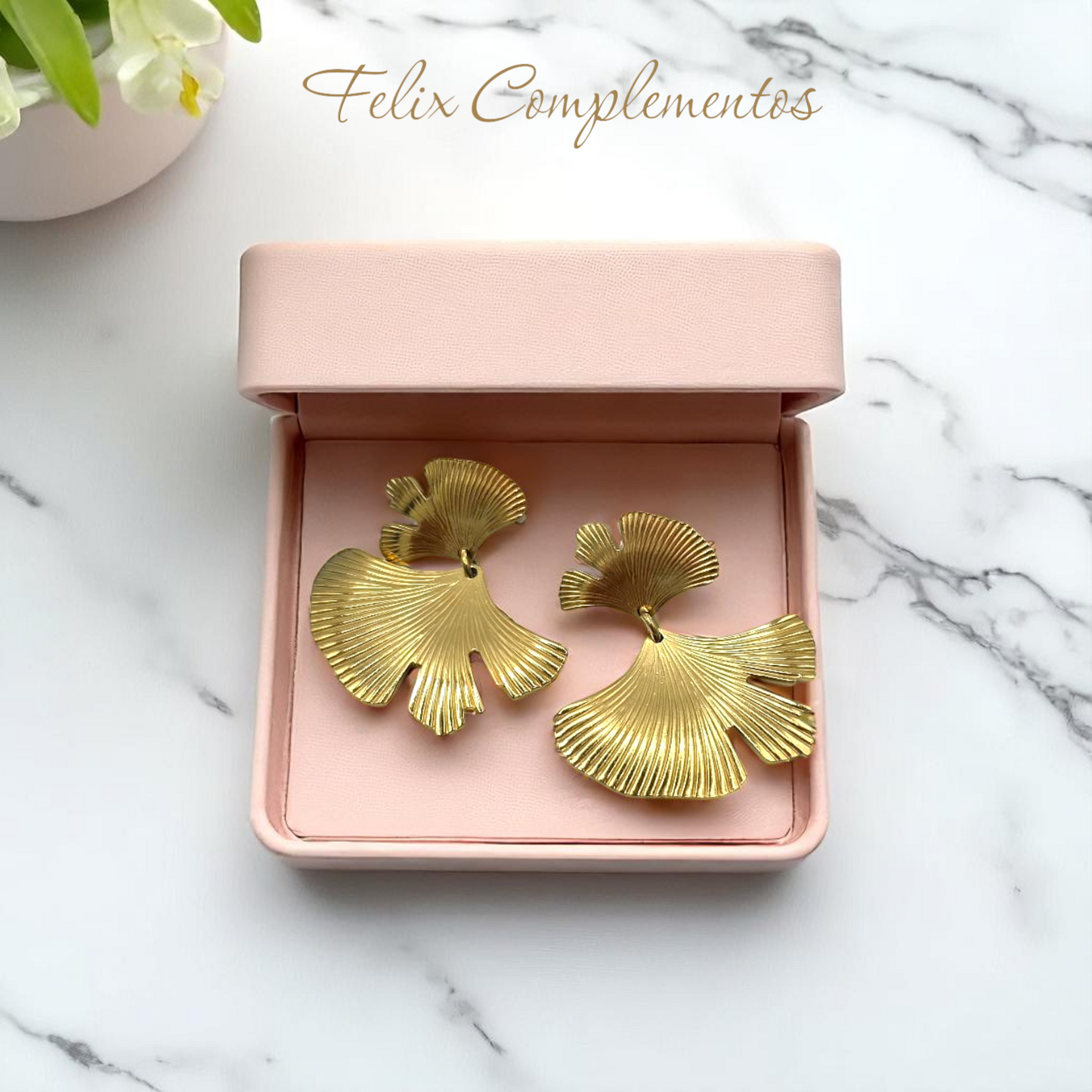 Pendientes estilo ojas planas