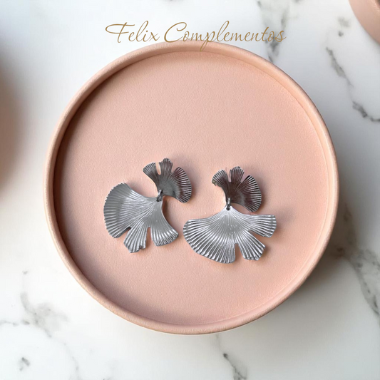 Pendientes estilo ojas planas