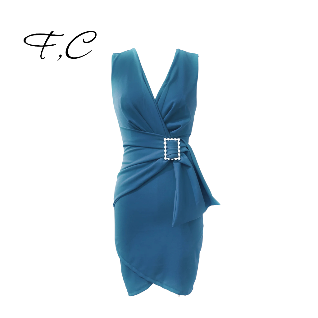 Vestido con cinturon de perlas