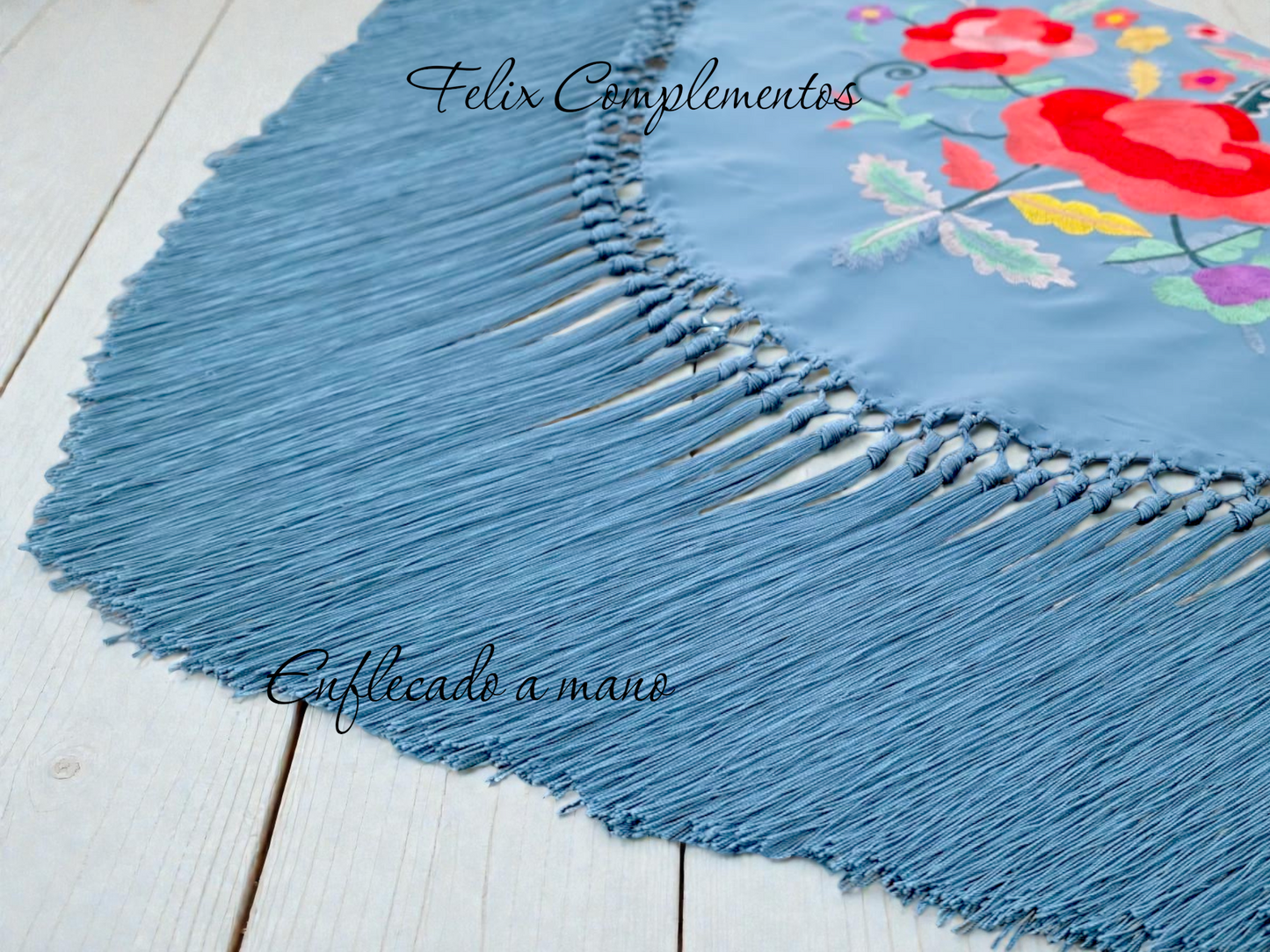 Manton azul celeste flor grande